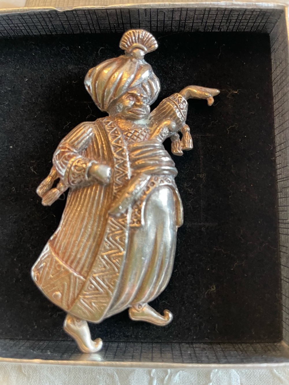 Collectors Item - Brooch Pin from 1940 film Thief of Bagdad. 1.5x3.